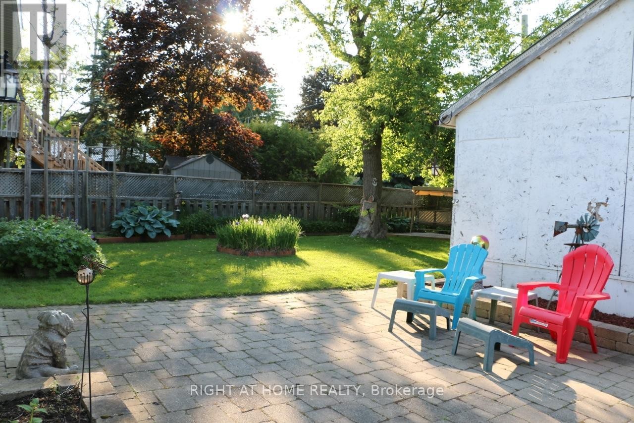 












24 BRENNAN AVENUE

,
Barrie (South Shore),




Ontario
L4N3X3

