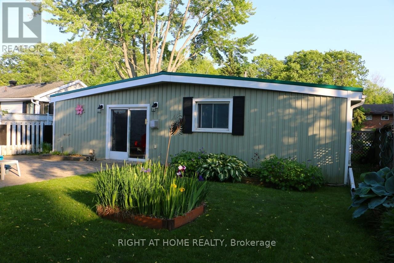 












24 BRENNAN AVENUE

,
Barrie (South Shore),




Ontario
L4N3X3

