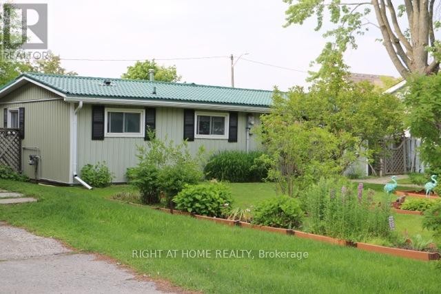 












24 BRENNAN AVENUE

,
Barrie (South Shore),




Ontario
L4N3X3

