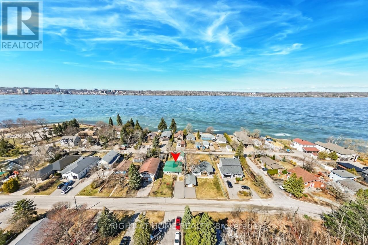 












24 BRENNAN AVENUE

,
Barrie (South Shore),




Ontario
L4N3X3

