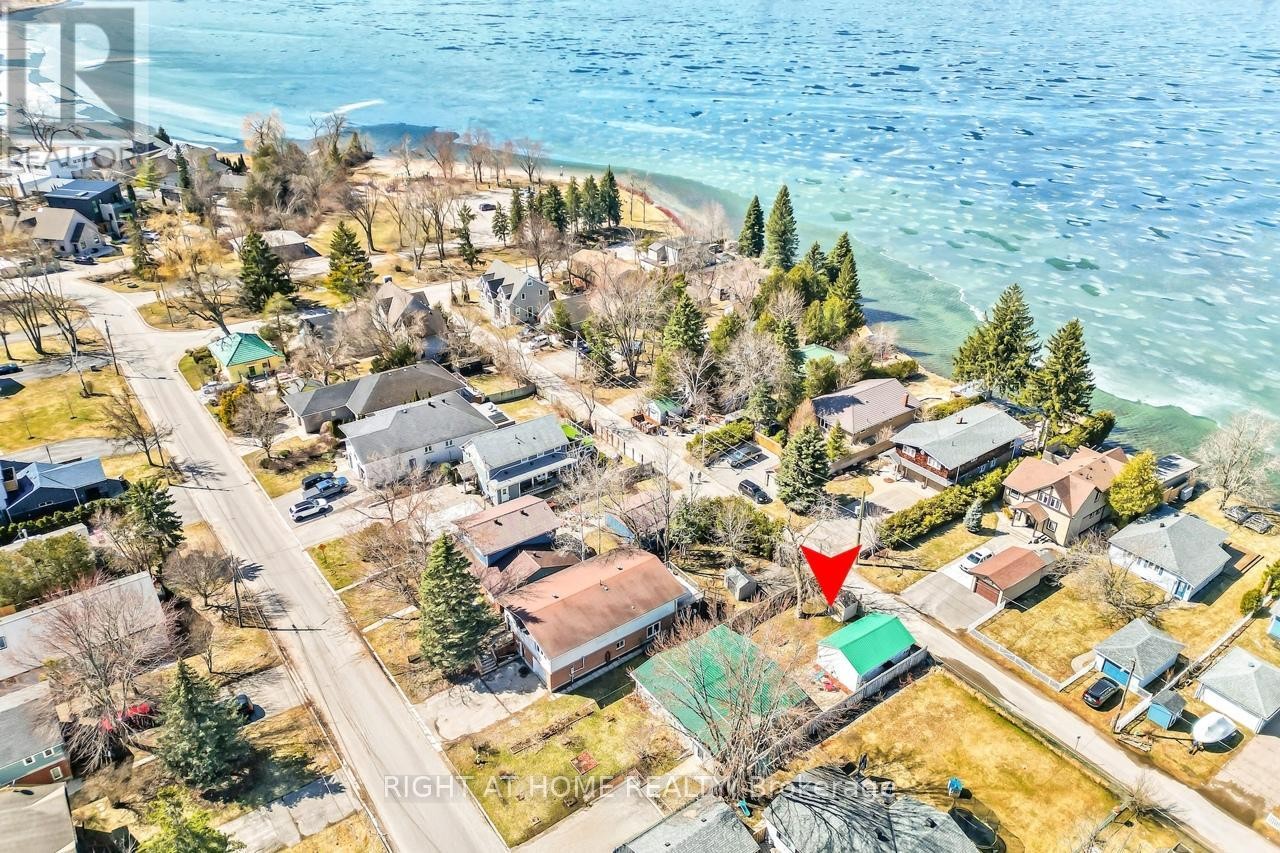 












24 BRENNAN AVENUE

,
Barrie (South Shore),




Ontario
L4N3X3


