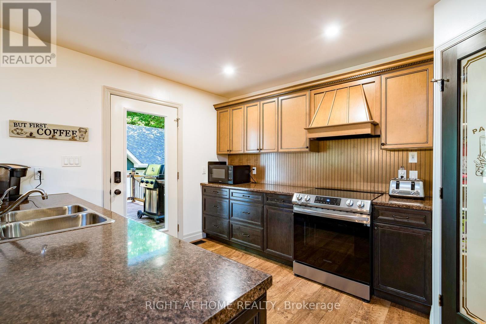 












137 DESROCHES TRAIL

,
Tiny,




Ontario
L9M0H9

