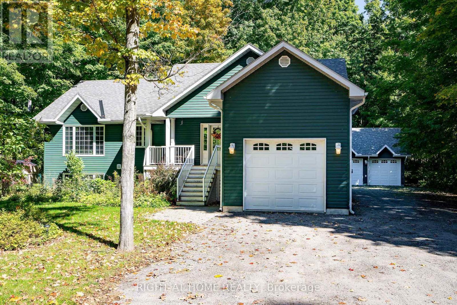 












137 DESROCHES TRAIL

,
Tiny,




Ontario
L9M0H9

