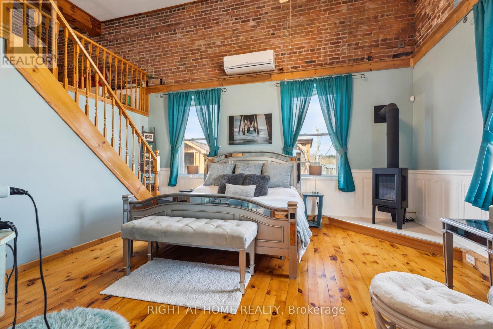 












226 KING STREET

,
Midland,




Ontario
L4R3M2

