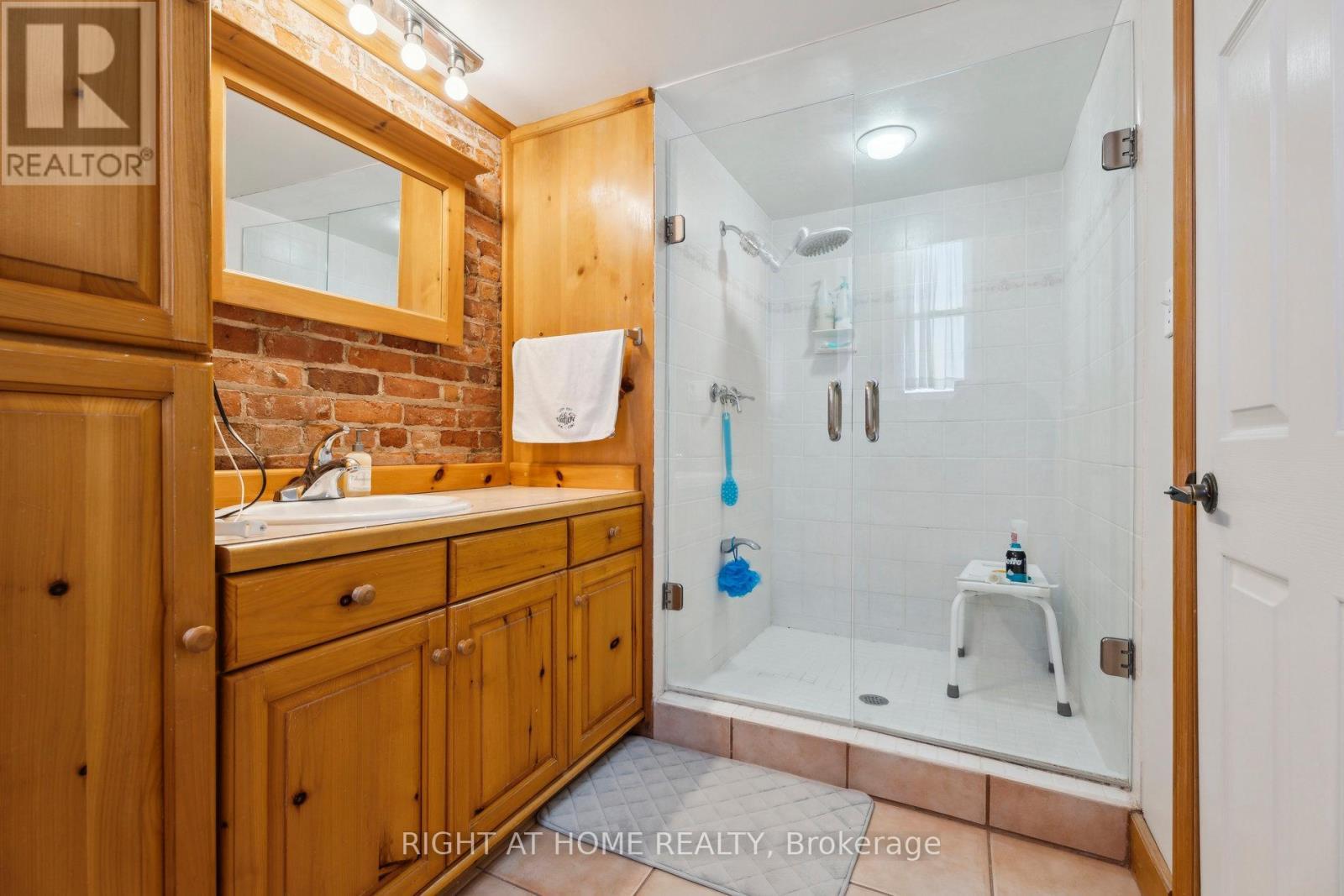 












226 KING STREET

,
Midland,




Ontario
L4R3M2

