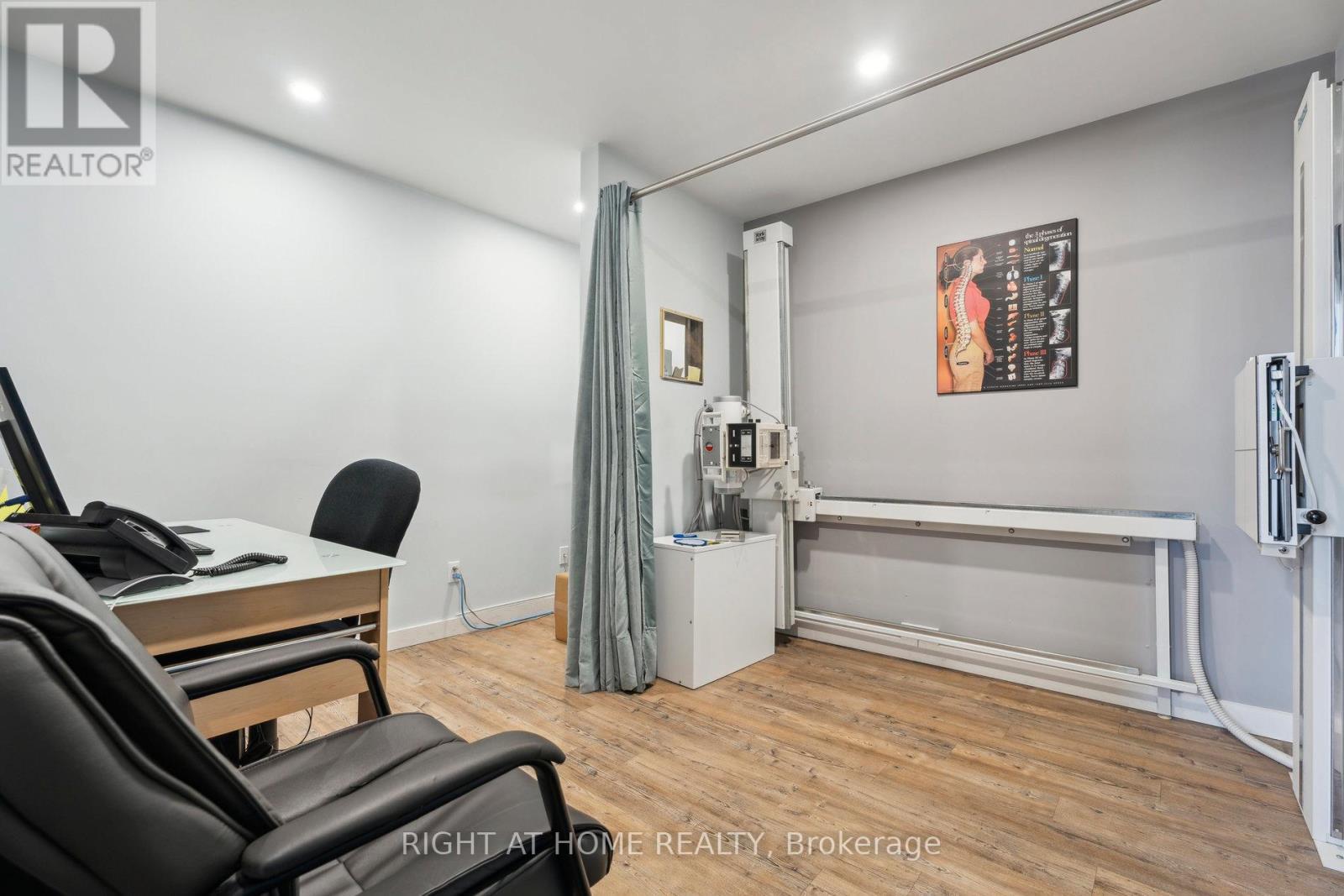 












226 KING STREET

,
Midland,




Ontario
L4R3M2

