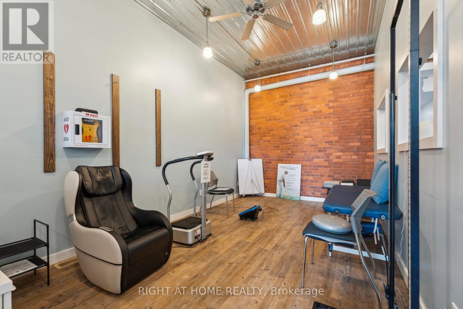 












226 KING STREET

,
Midland,




Ontario
L4R3M2

