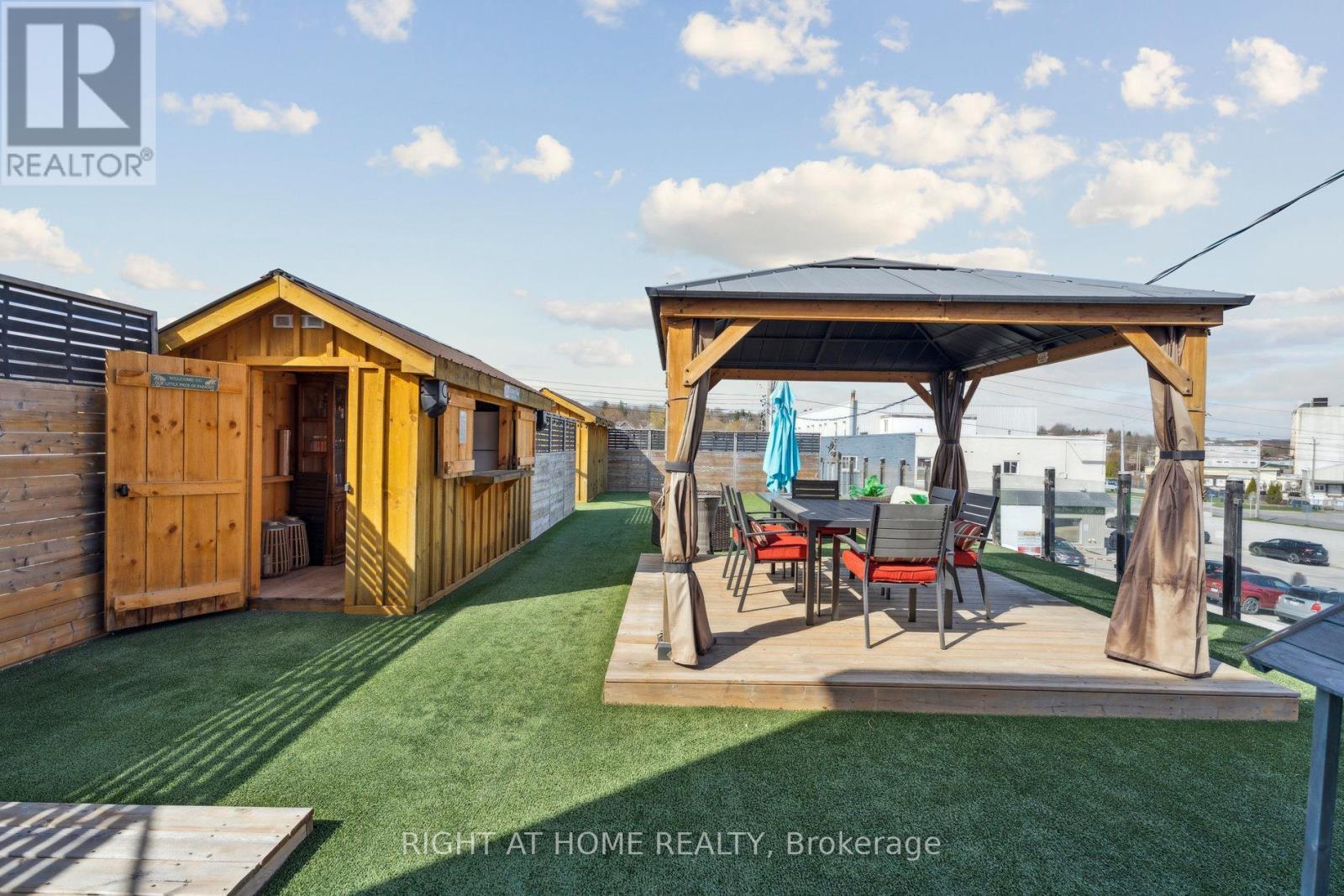 












226 KING STREET

,
Midland,




Ontario
L4R3M2

