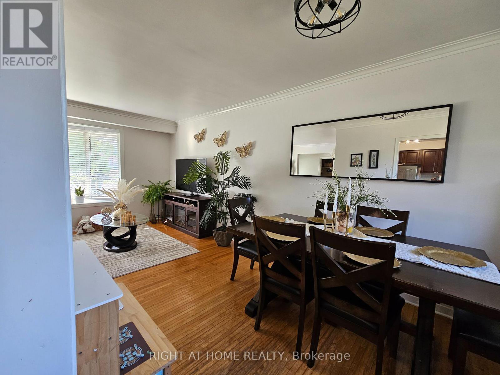 












63 CUNDLES ROAD E

,
Barrie (Cundles East),




Ontario
L4M2Z6

