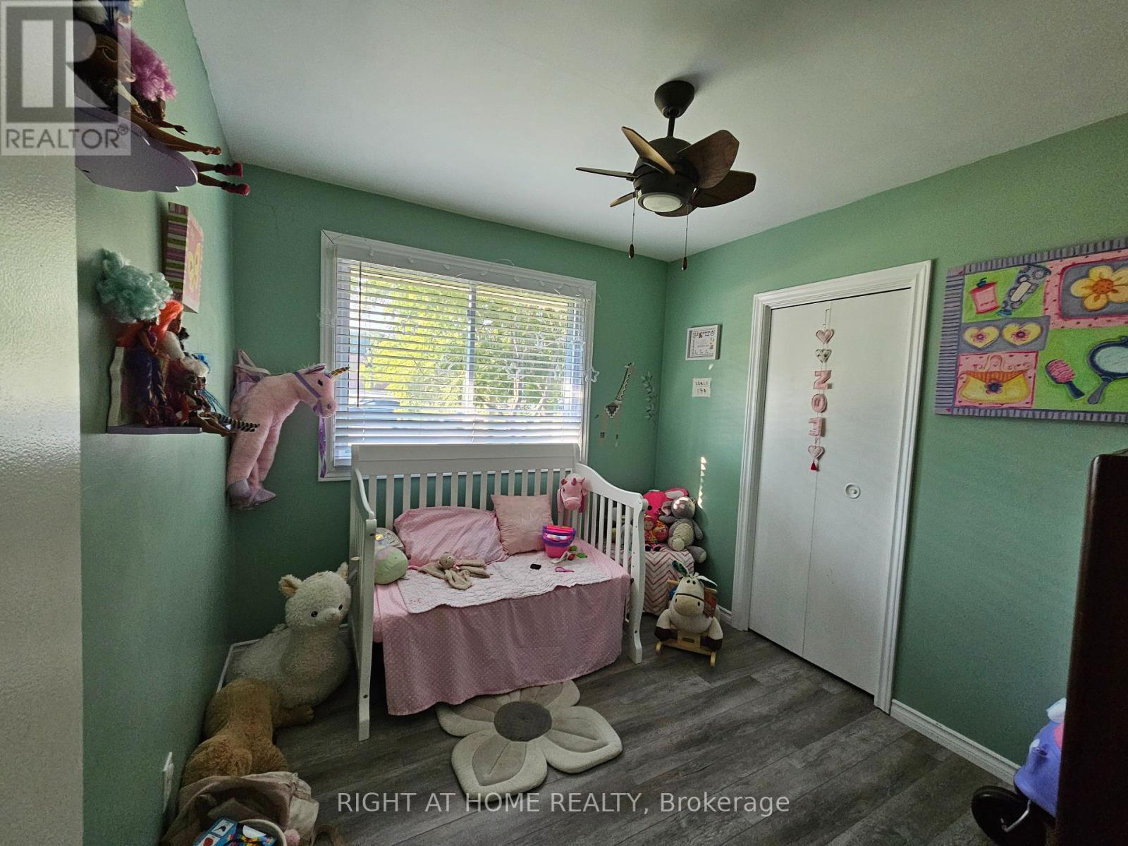 












63 CUNDLES ROAD E

,
Barrie (Cundles East),




Ontario
L4M2Z6

