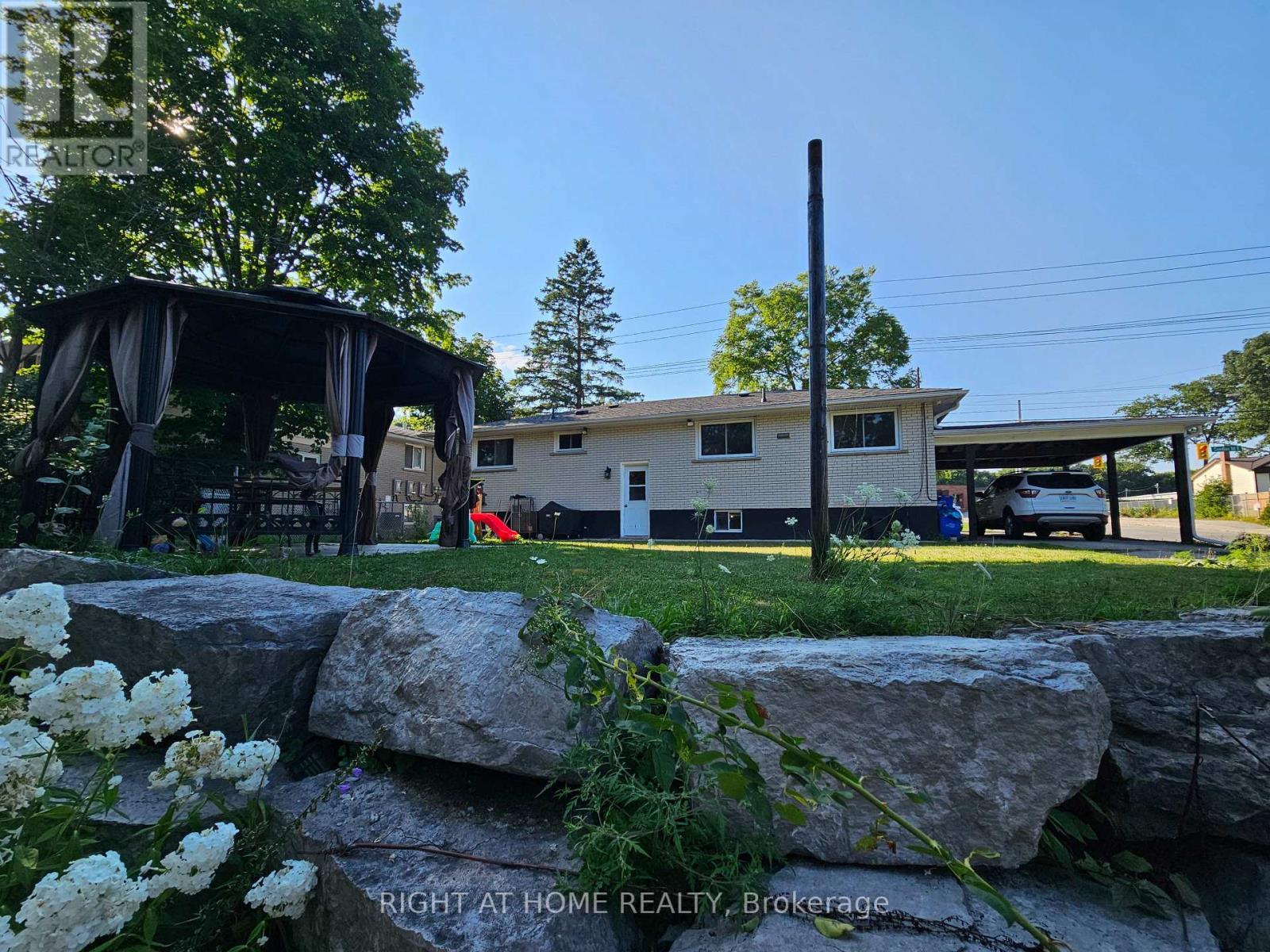












63 CUNDLES ROAD E

,
Barrie (Cundles East),




Ontario
L4M2Z6

