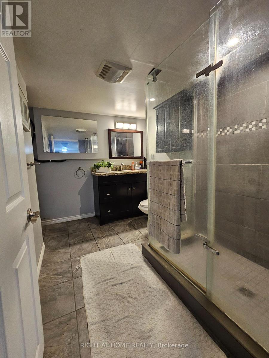 












63 CUNDLES ROAD E

,
Barrie (Cundles East),




Ontario
L4M2Z6

