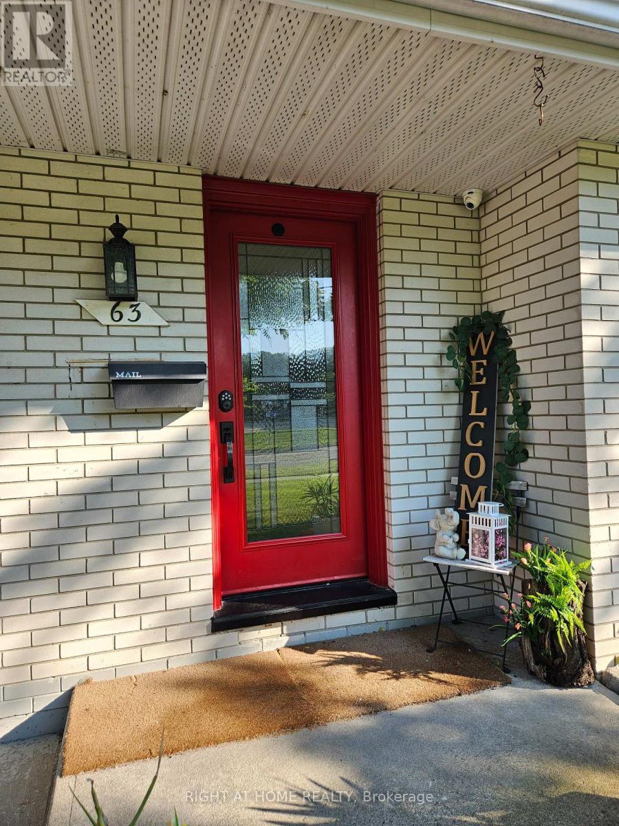 












63 CUNDLES ROAD E

,
Barrie (Cundles East),




Ontario
L4M2Z6

