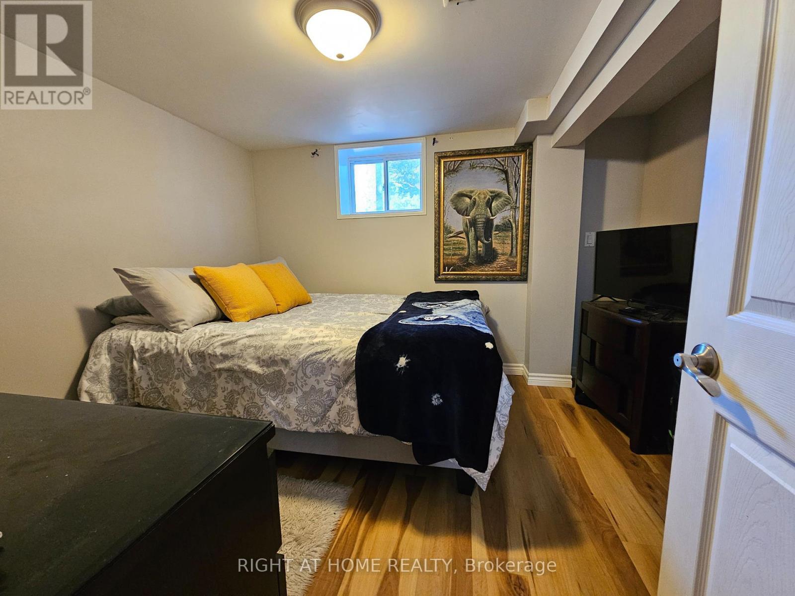 












63 CUNDLES ROAD E

,
Barrie (Cundles East),




Ontario
L4M2Z6

