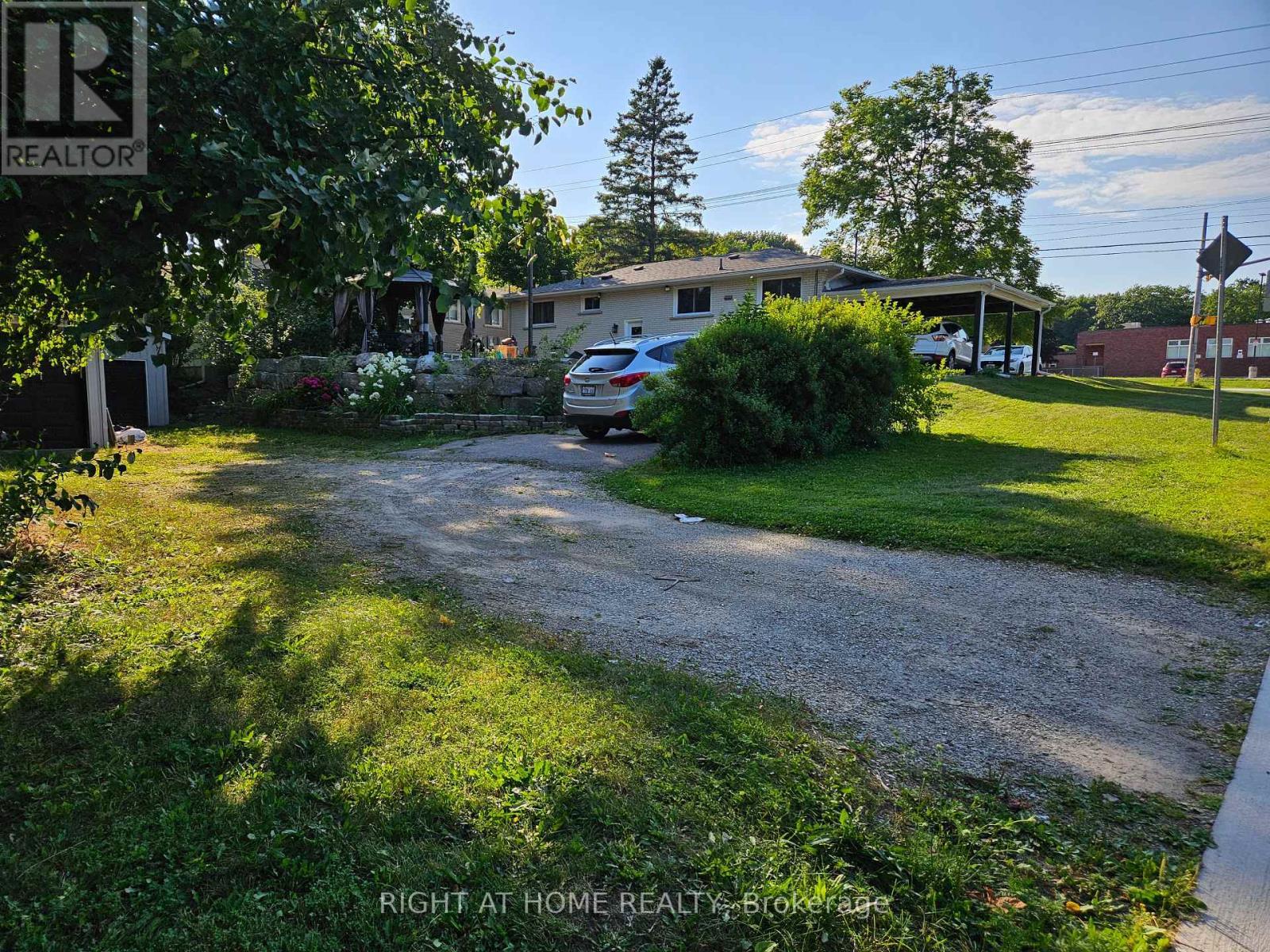












63 CUNDLES ROAD E

,
Barrie (Cundles East),




Ontario
L4M2Z6

