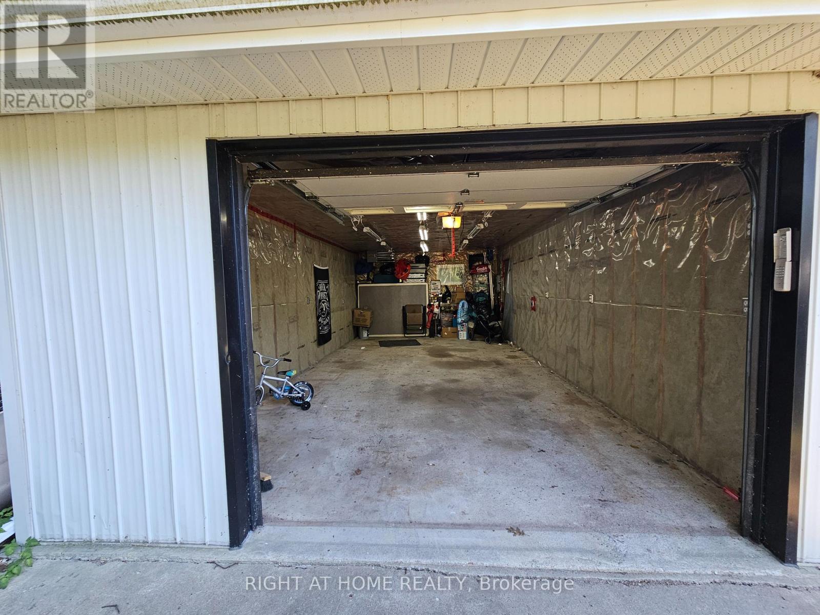 












63 CUNDLES ROAD E

,
Barrie (Cundles East),




Ontario
L4M2Z6

