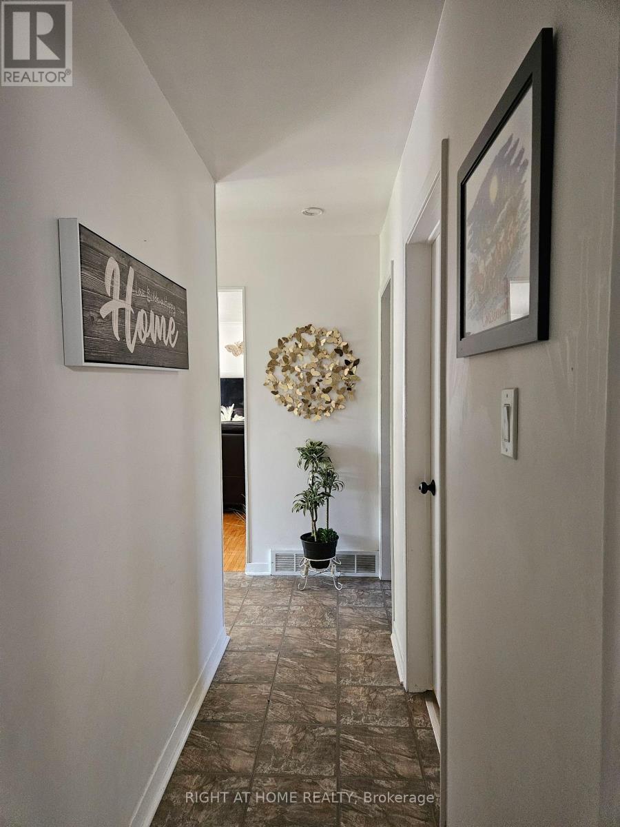 












63 CUNDLES ROAD E

,
Barrie (Cundles East),




Ontario
L4M2Z6

