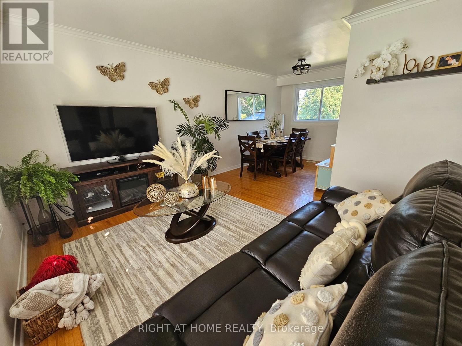 












63 CUNDLES ROAD E

,
Barrie (Cundles East),




Ontario
L4M2Z6

