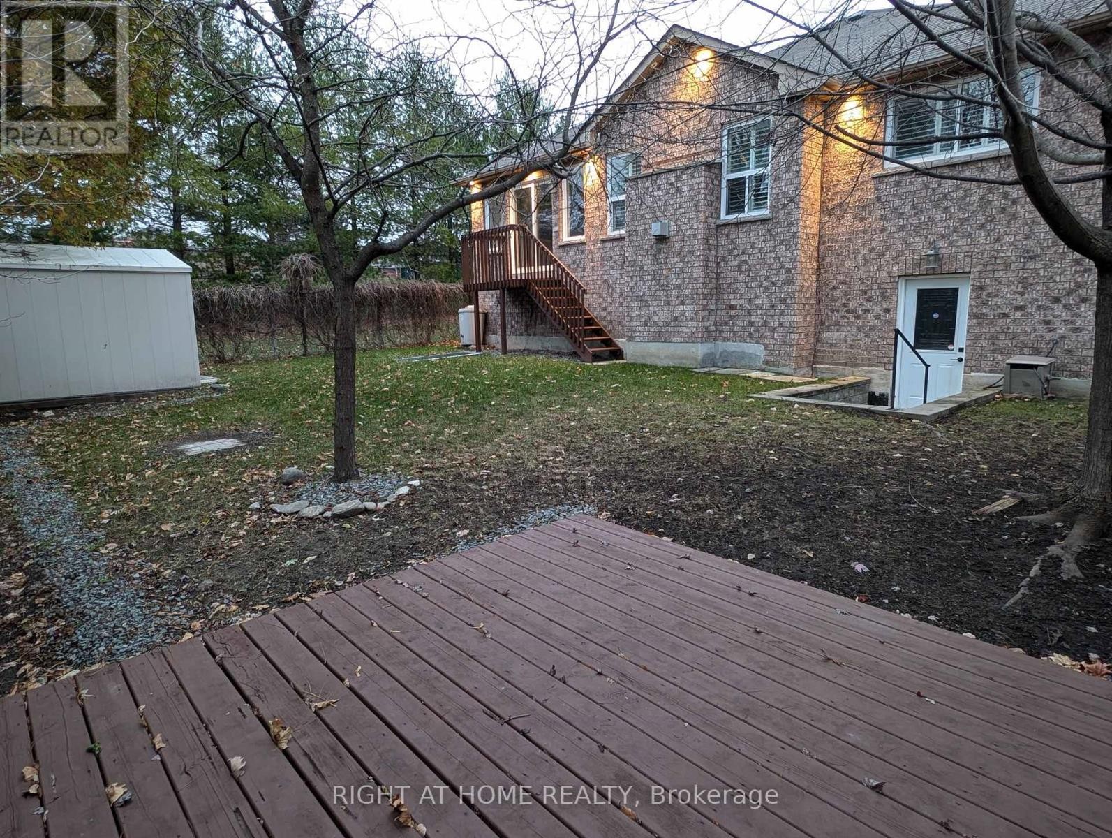 












16 IMPERIAL CROWN LANE

,
Barrie (Innis-Shore),




Ontario
L4N0T4

