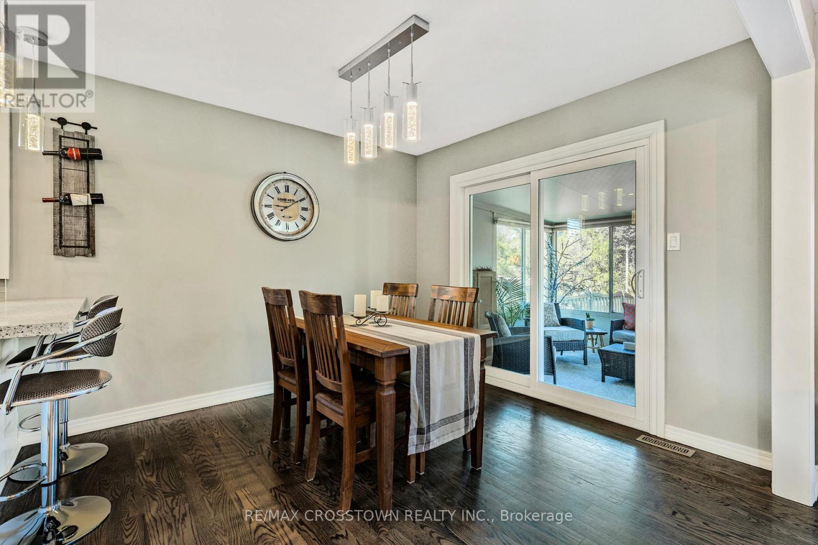 












40 COUNTRY LANE

,
Barrie (Painswick South),




Ontario
L4N0E8


