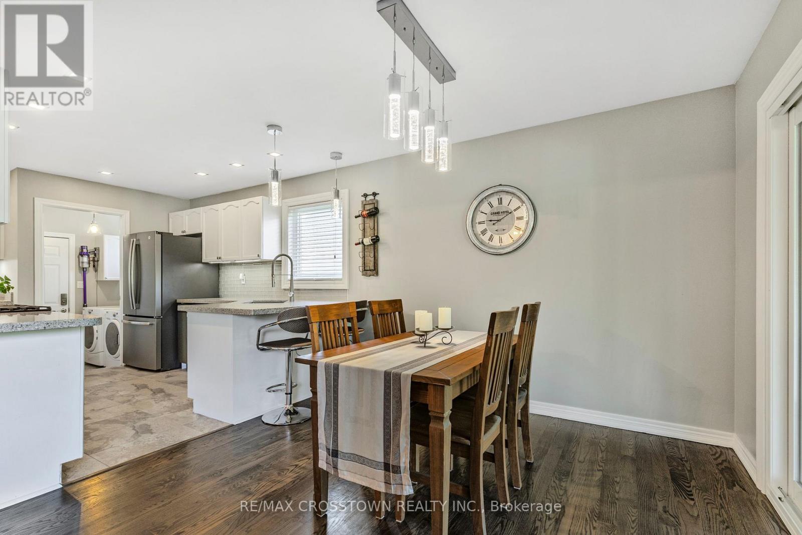 












40 COUNTRY LANE

,
Barrie (Painswick South),




Ontario
L4N0E8

