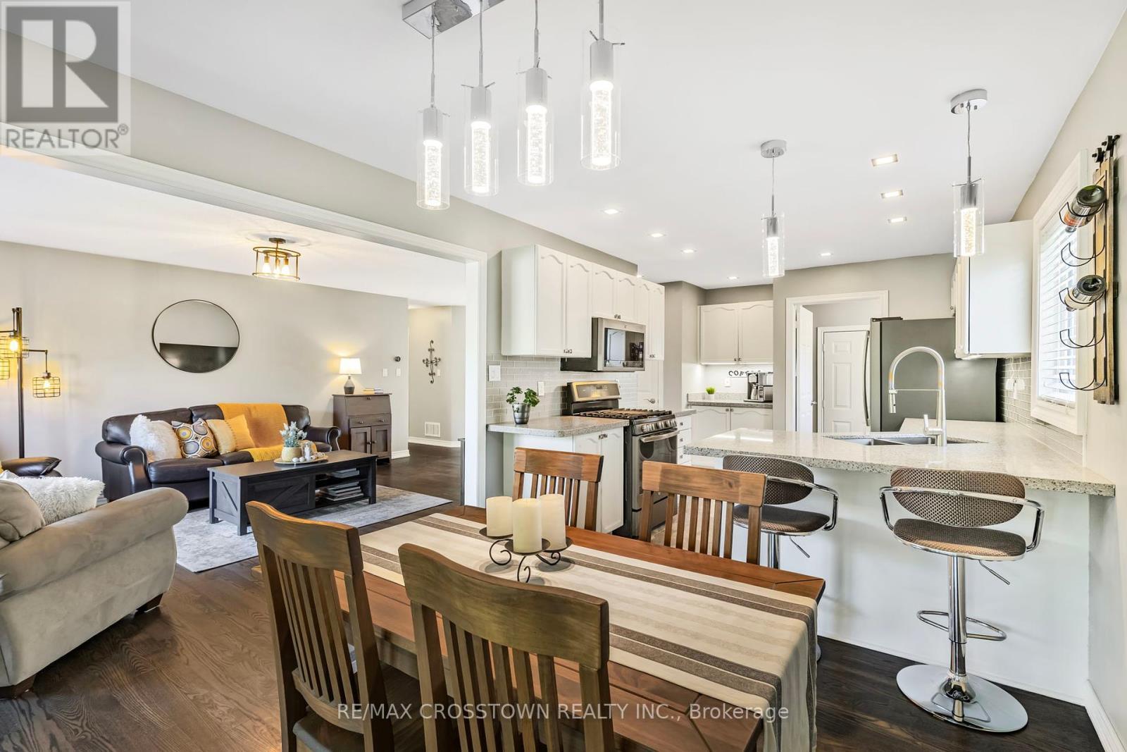 












40 COUNTRY LANE

,
Barrie (Painswick South),




Ontario
L4N0E8

