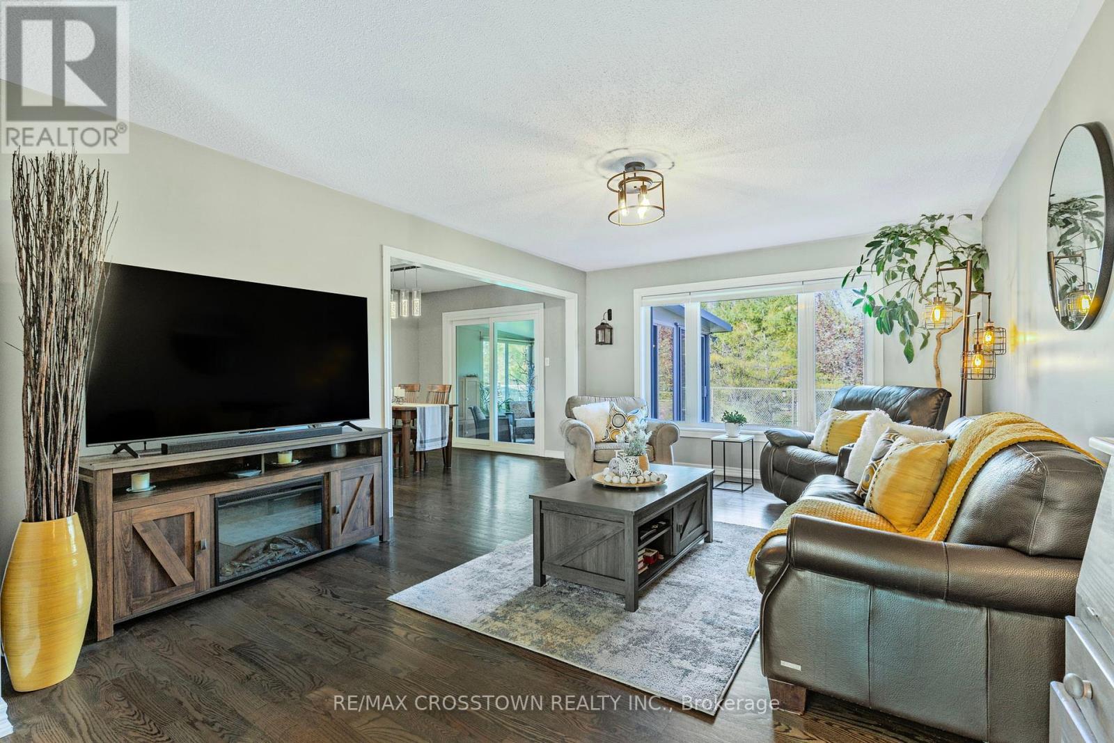 












40 COUNTRY LANE

,
Barrie (Painswick South),




Ontario
L4N0E8

