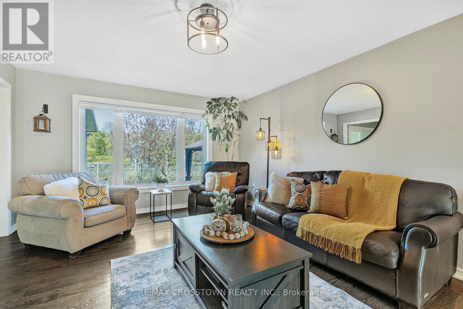 












40 COUNTRY LANE

,
Barrie (Painswick South),




Ontario
L4N0E8

