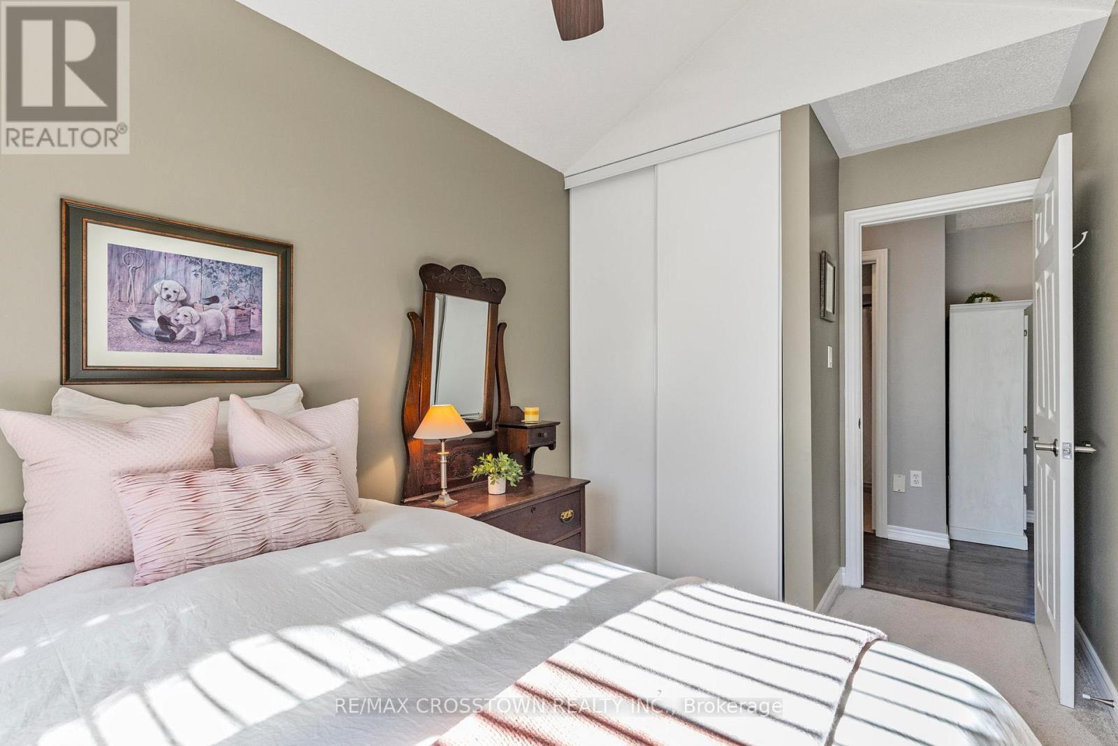 












40 COUNTRY LANE

,
Barrie (Painswick South),




Ontario
L4N0E8

