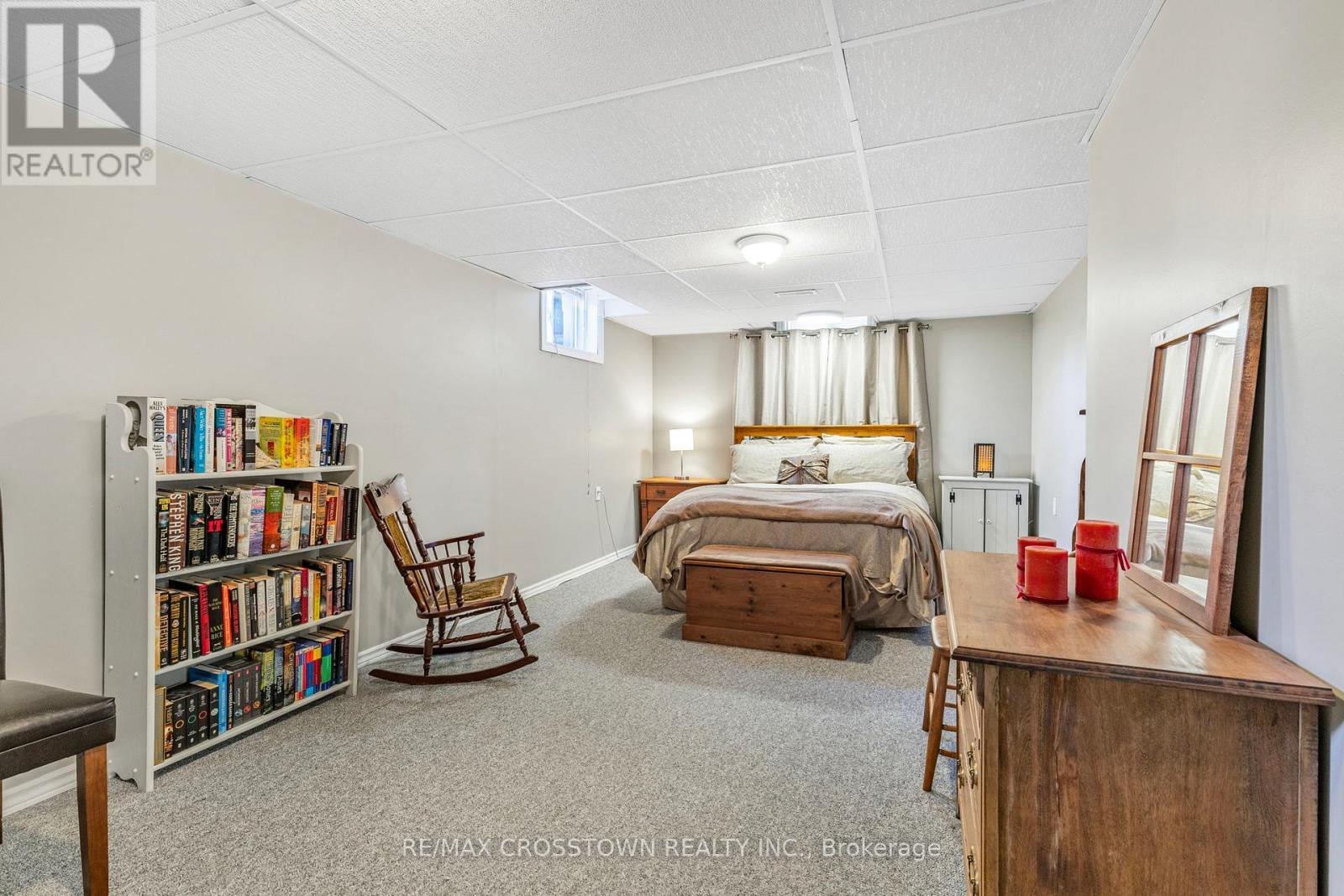 












40 COUNTRY LANE

,
Barrie (Painswick South),




Ontario
L4N0E8

