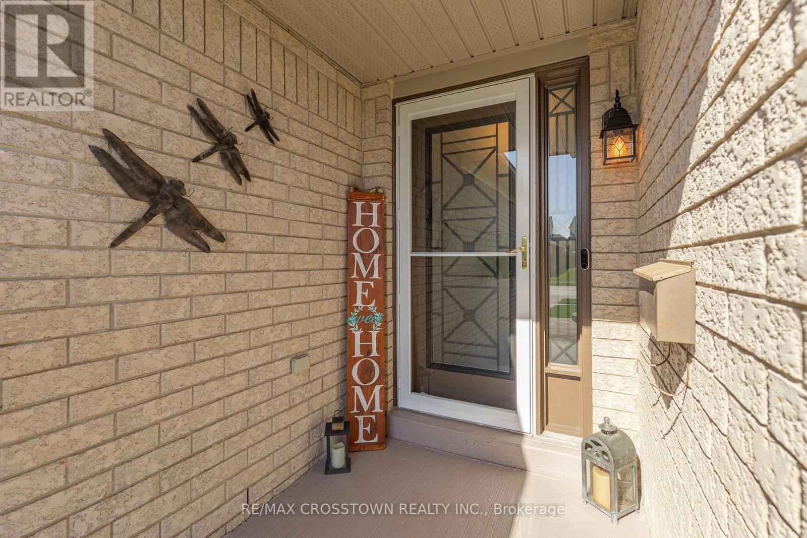 












40 COUNTRY LANE

,
Barrie (Painswick South),




Ontario
L4N0E8

