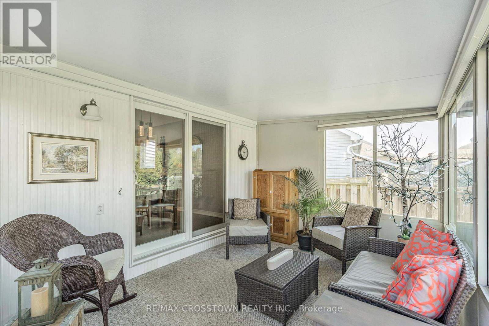 












40 COUNTRY LANE

,
Barrie (Painswick South),




Ontario
L4N0E8

