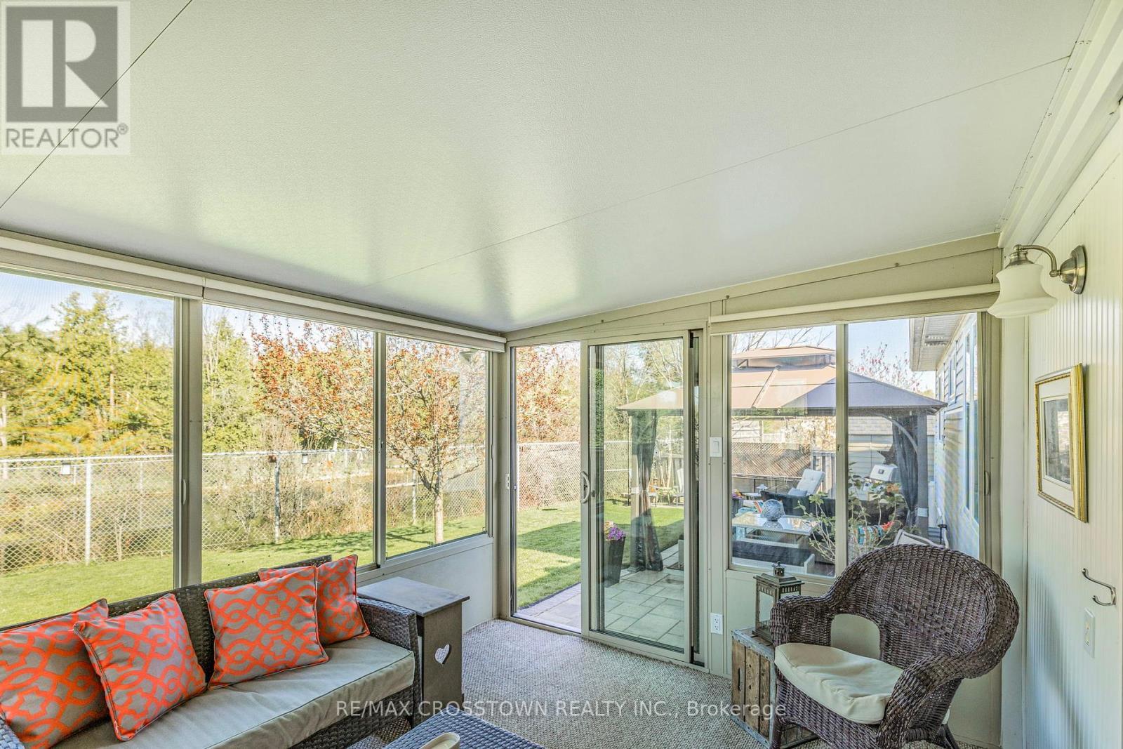 












40 COUNTRY LANE

,
Barrie (Painswick South),




Ontario
L4N0E8

