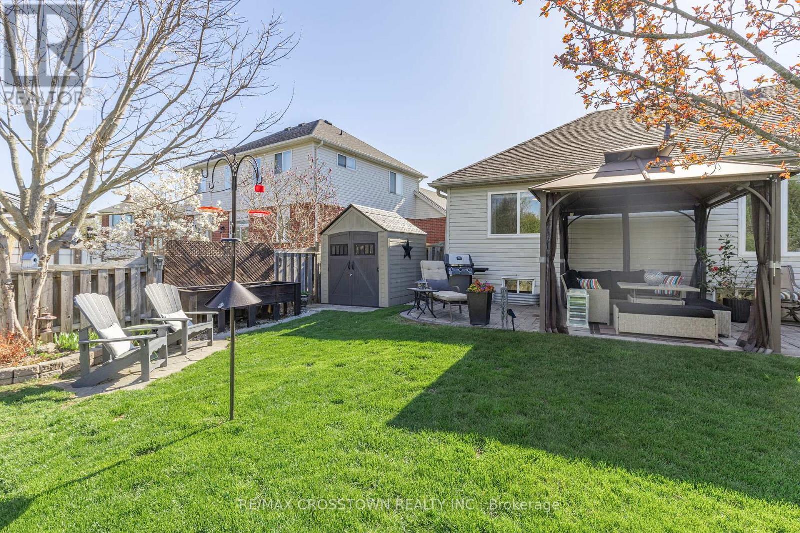 












40 COUNTRY LANE

,
Barrie (Painswick South),




Ontario
L4N0E8

