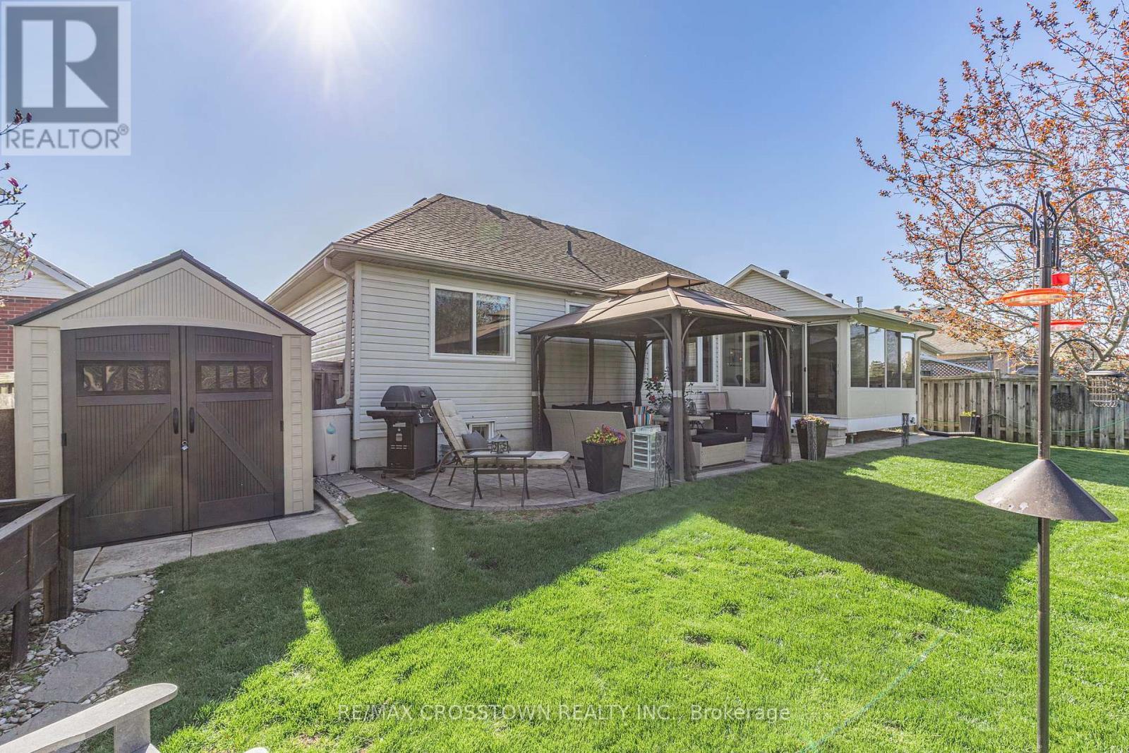 












40 COUNTRY LANE

,
Barrie (Painswick South),




Ontario
L4N0E8

