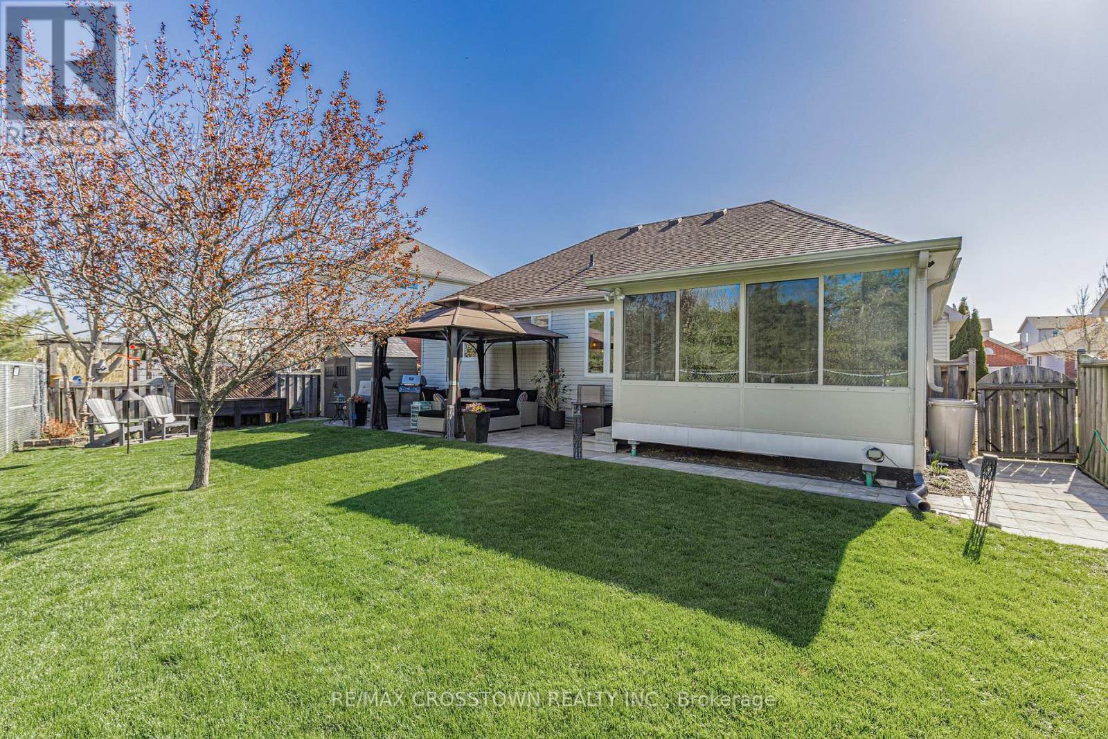 












40 COUNTRY LANE

,
Barrie (Painswick South),




Ontario
L4N0E8


