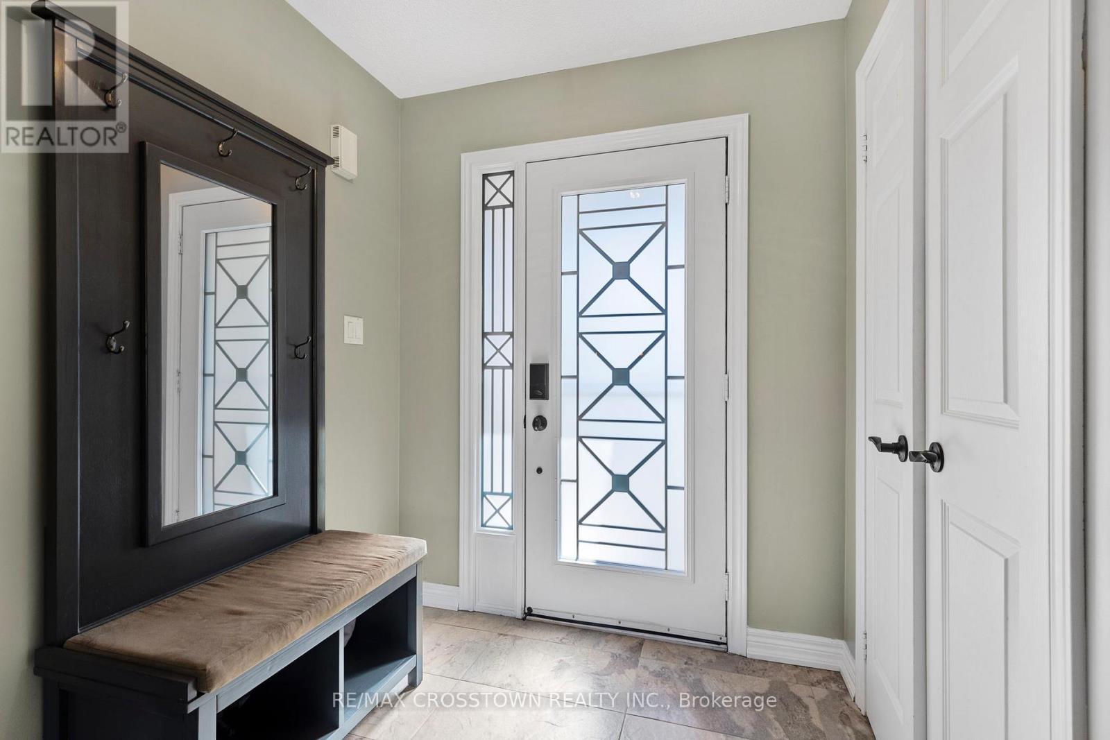 












40 COUNTRY LANE

,
Barrie (Painswick South),




Ontario
L4N0E8

