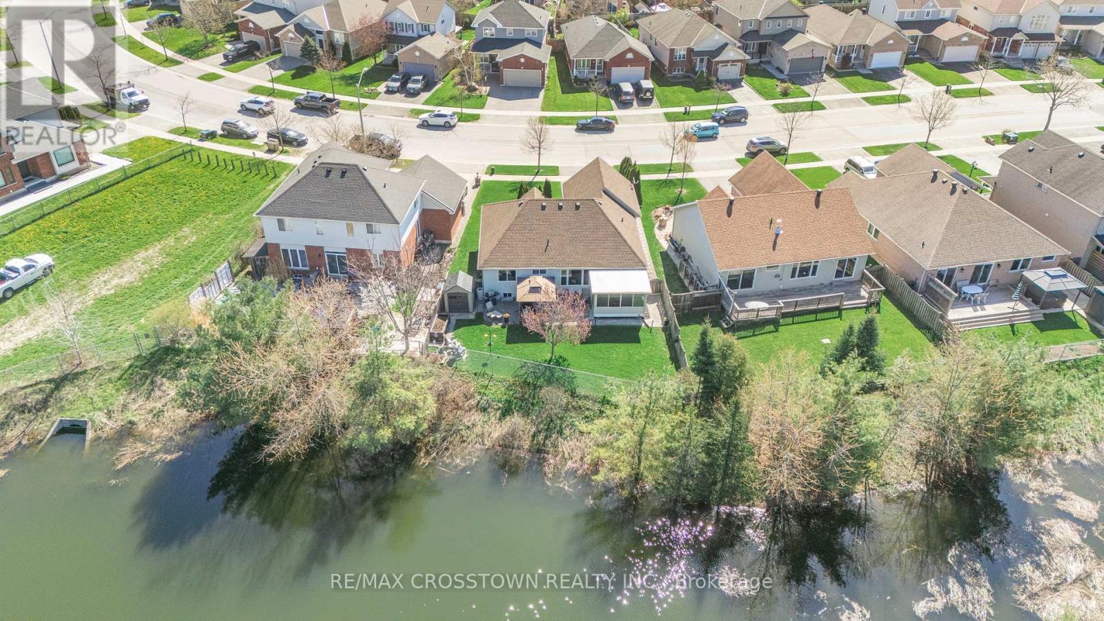 












40 COUNTRY LANE

,
Barrie (Painswick South),




Ontario
L4N0E8

