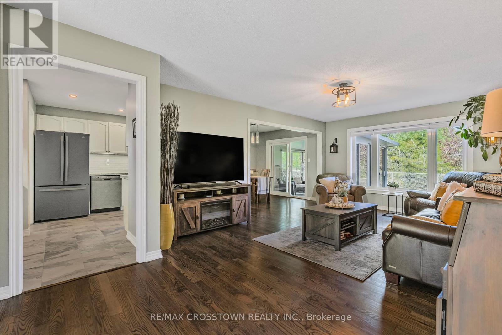 












40 COUNTRY LANE

,
Barrie (Painswick South),




Ontario
L4N0E8

