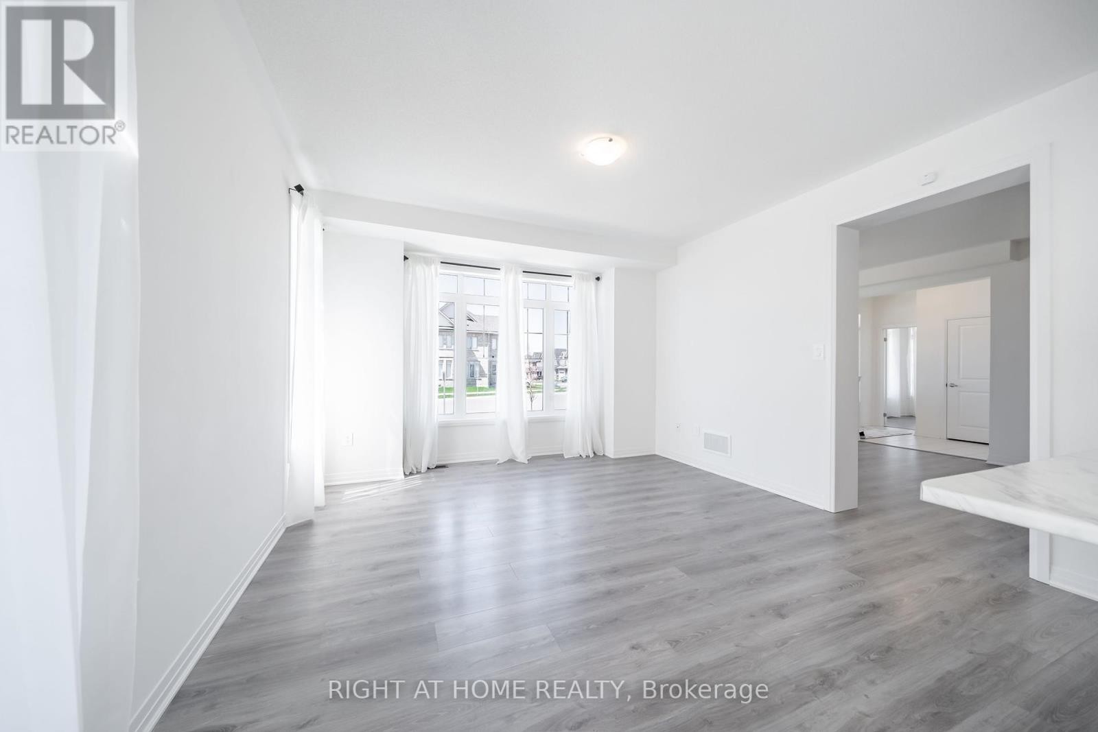 












42 COPPERHILL HEIGHTS

,
Barrie,




Ontario
L9J0K6

