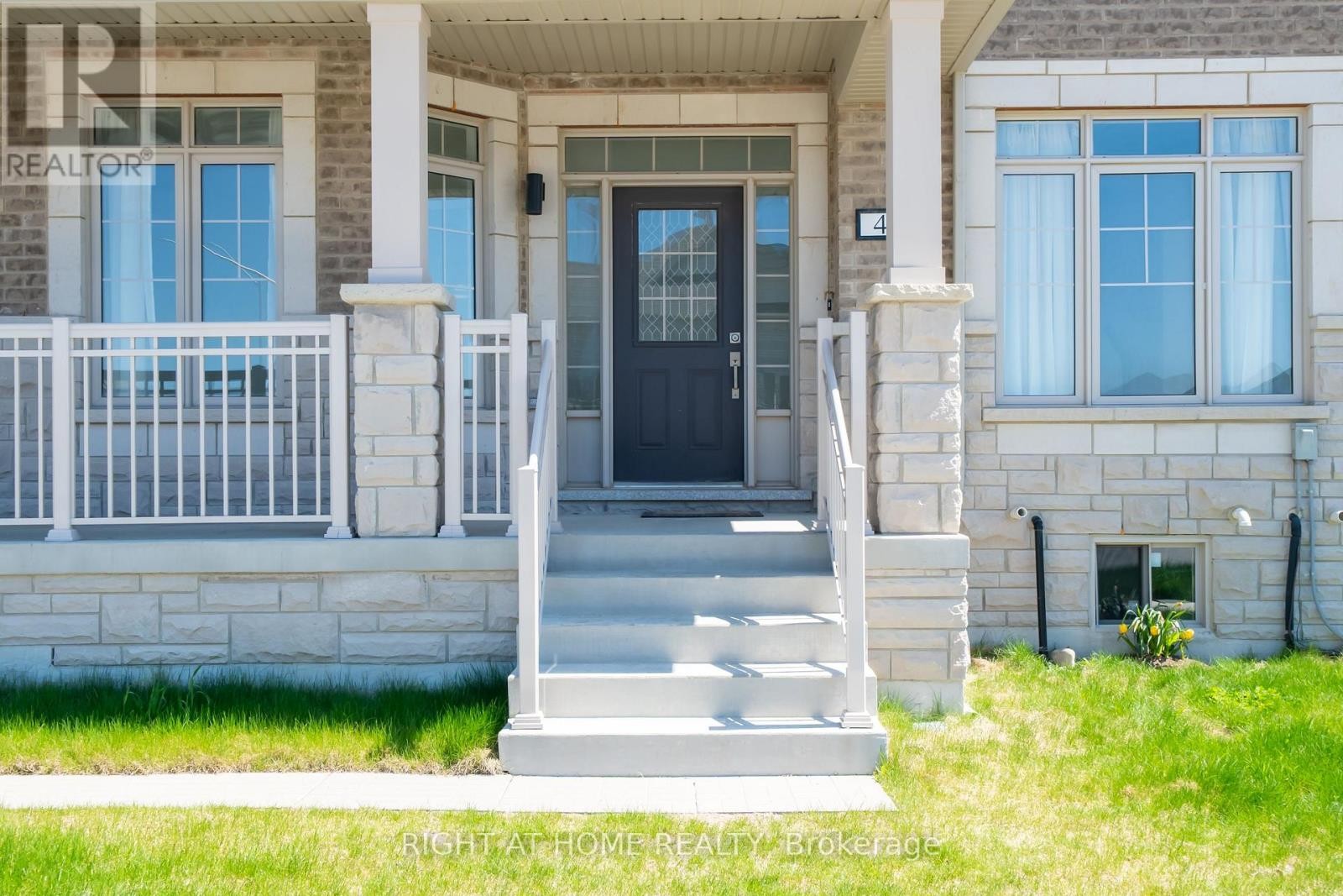












42 COPPERHILL HEIGHTS

,
Barrie,




Ontario
L9J0K6

