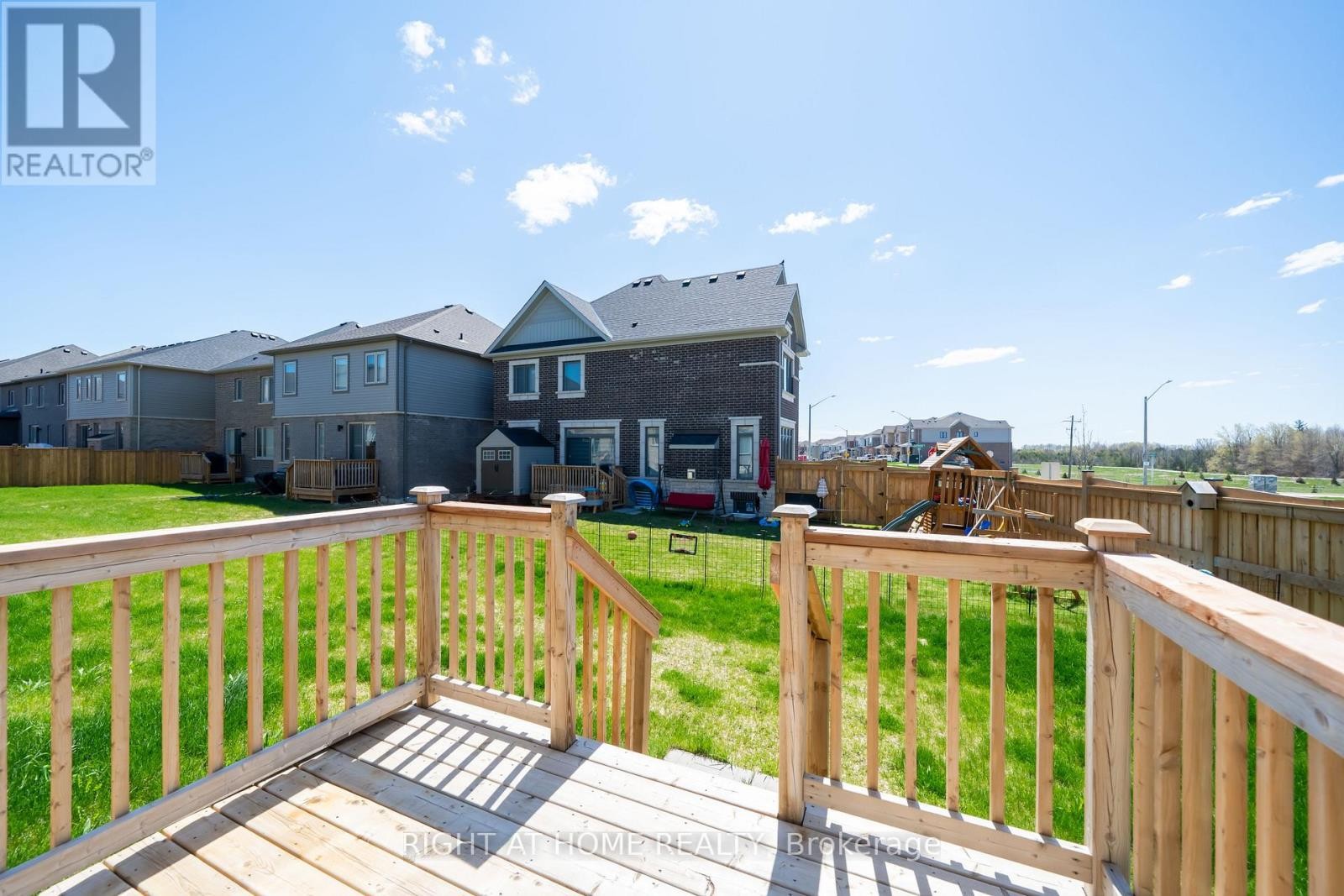 












42 COPPERHILL HEIGHTS

,
Barrie,




Ontario
L9J0K6

