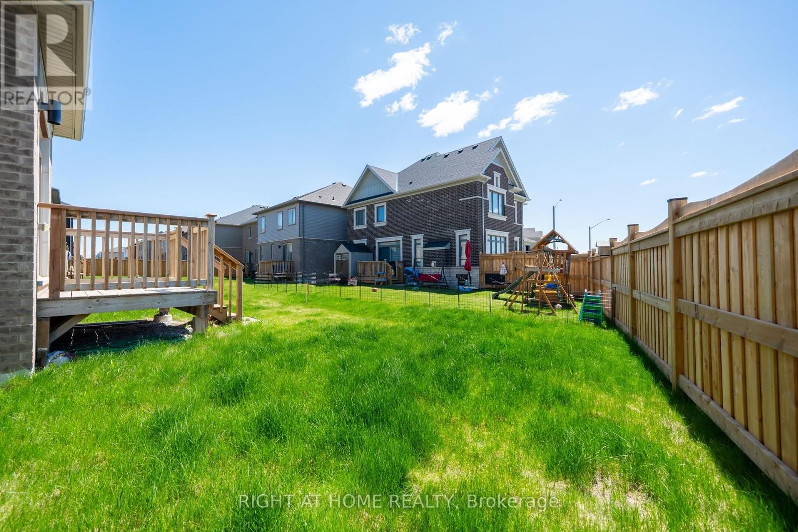 












42 COPPERHILL HEIGHTS

,
Barrie,




Ontario
L9J0K6


