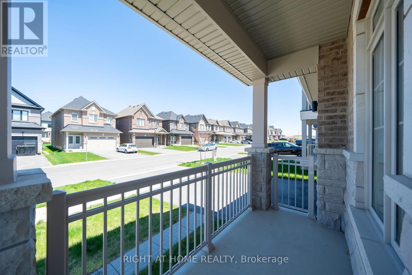












42 COPPERHILL HEIGHTS

,
Barrie,




Ontario
L9J0K6

