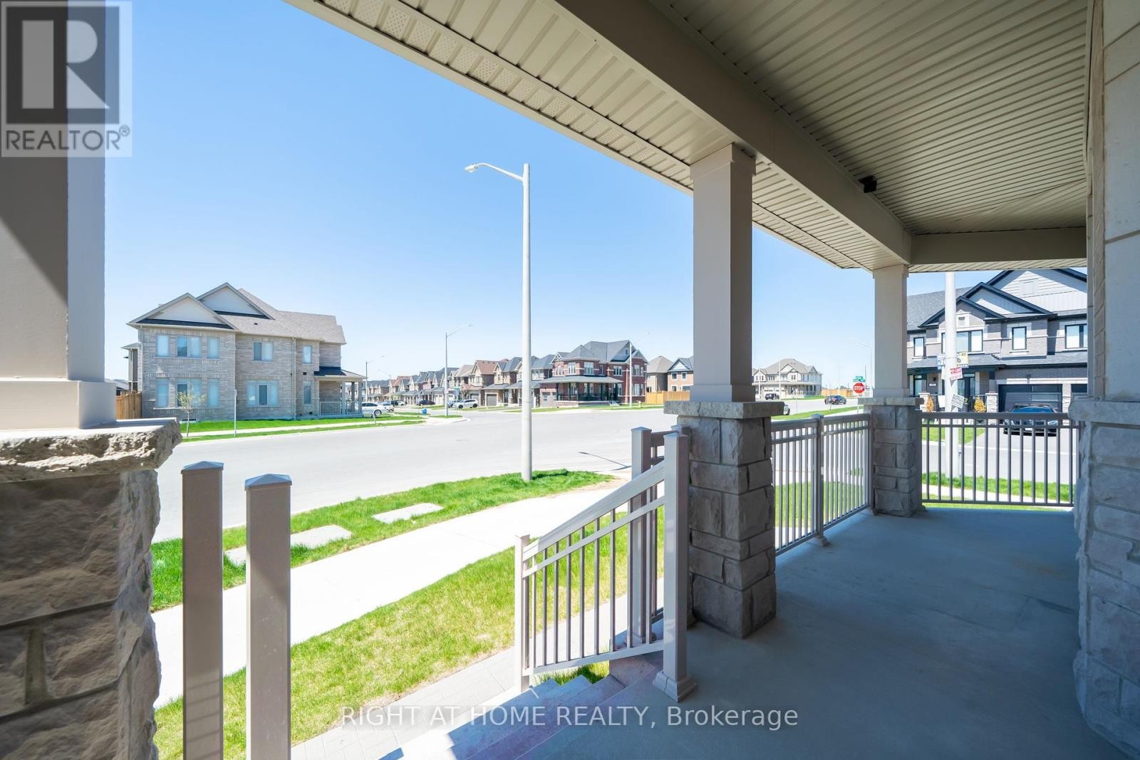












42 COPPERHILL HEIGHTS

,
Barrie,




Ontario
L9J0K6

