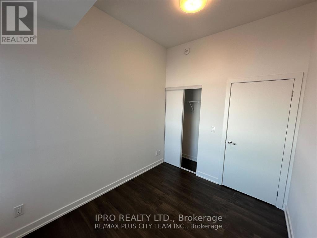 












208 - 56 LAKESIDE TERRACE

,
Barrie (Little Lake),




Ontario
L4M0L5

