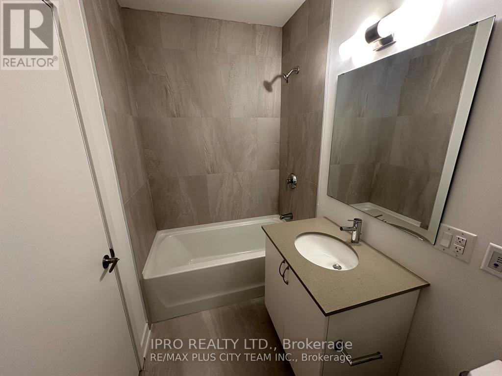 












208 - 56 LAKESIDE TERRACE

,
Barrie (Little Lake),




Ontario
L4M0L5

