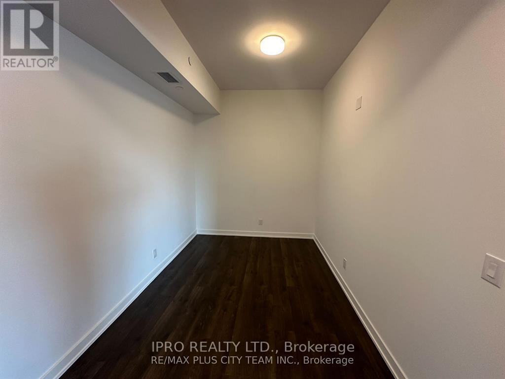 












208 - 56 LAKESIDE TERRACE

,
Barrie (Little Lake),




Ontario
L4M0L5

