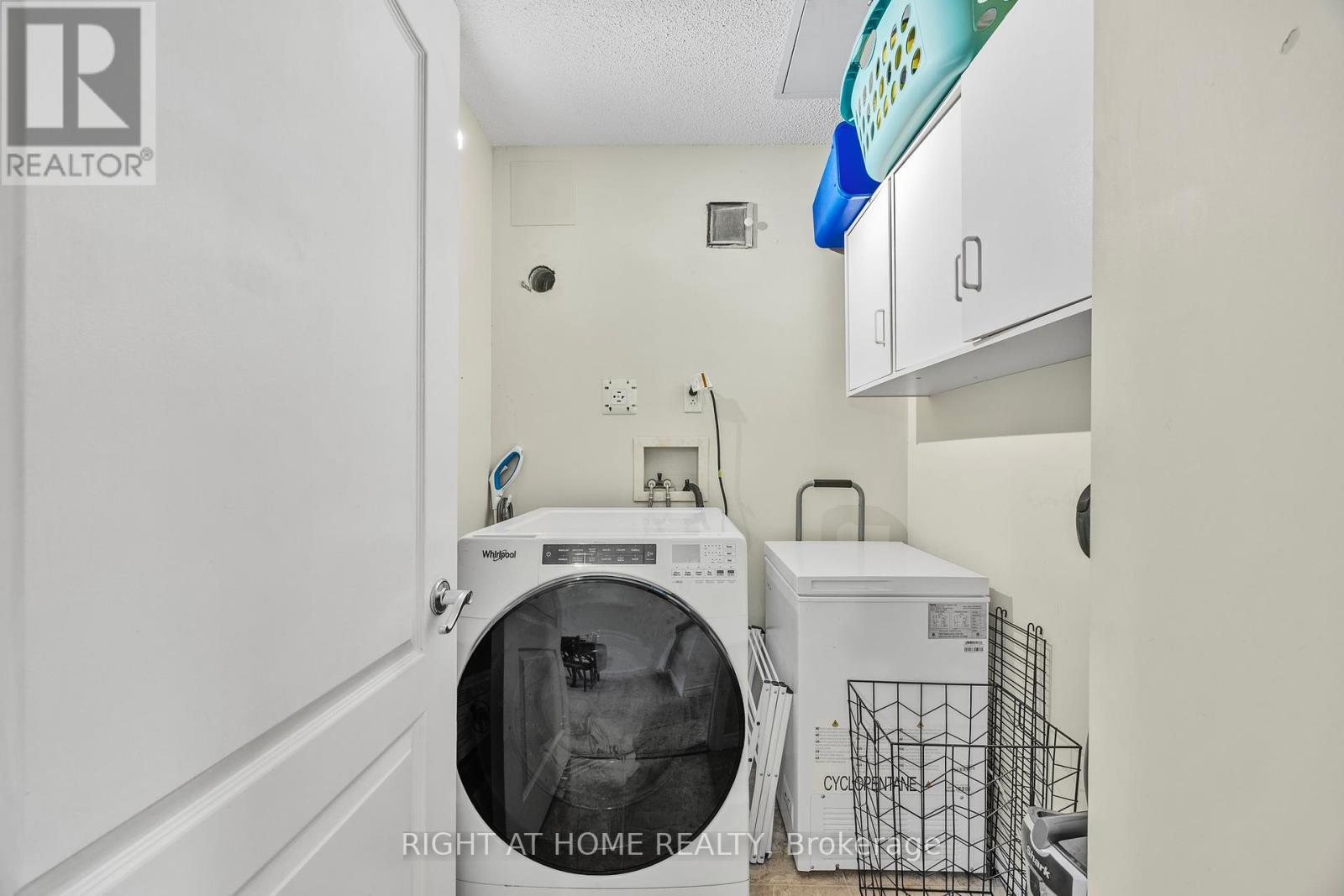 












53 - 74 ROSS STREET

,
Barrie (Queen's Park),




Ontario
L4N1G3

