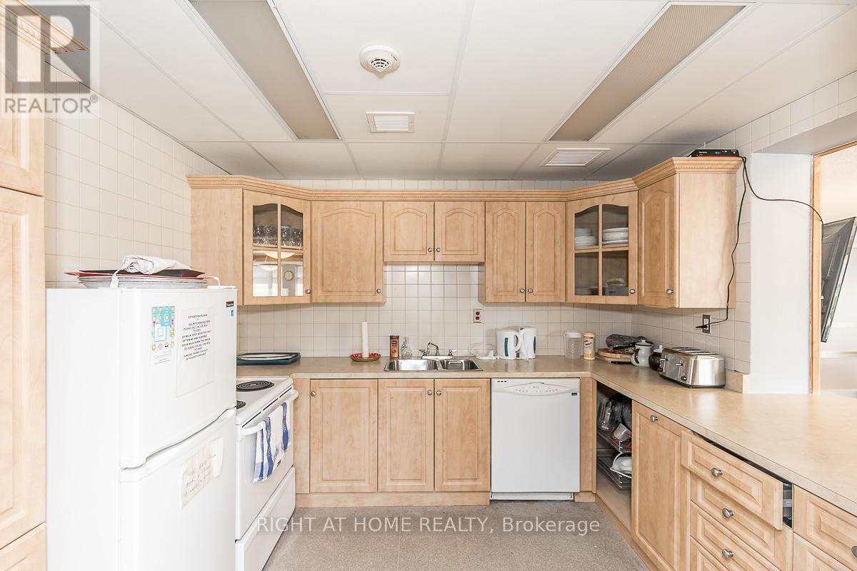 












53 - 74 ROSS STREET

,
Barrie (Queen's Park),




Ontario
L4N1G3

